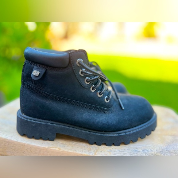 Skechers Verdict black leather relaxed fit memory foam waterproof boots size 7 - Picture 1 of 7